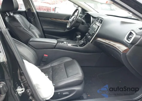 2017 Nissan Maxima 3.5S z USA, uszkodzony, nr VIN 1N4AA6AP5HC427660